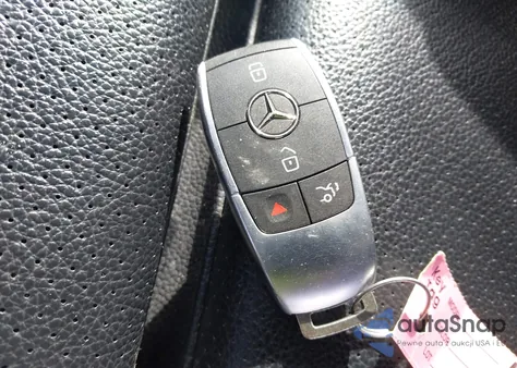 2019 Mercedes-Benz C 300 4Matic z USA, uszkodzony, nr VIN 55SWF8EB3KU291842